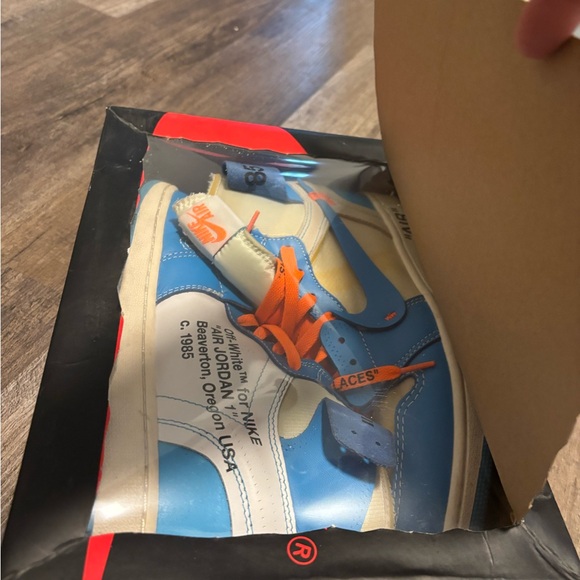 Off-White x Air Jordan 1 High OG ‘UNC’ - Picture 8 of 8